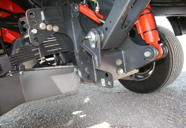 Fahrgestell mit integraler Aufhängung an den selbstfahrenden KUHN-Futtermischwagen SPW Intense