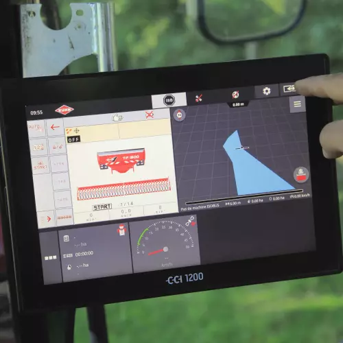 Bildschirm des Terminals CCI 1200 mit pneumatischer ISOBUS-Säschiene BTF und Fronttank TF 1512
