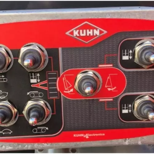 Die Bandgeschwindigkeit kann von der elektrischen Steuerung der Maschine geregelt werden.