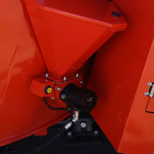 Der Mineralfutter-Einmischer arbeitet mit einer Zuführschnecke.