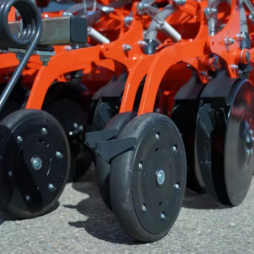 Abstreifer für die Andruckrollen und das Einscheibenschar 