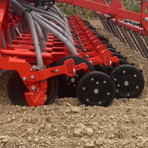 Andruck- und Tiefenführungsrollen sind als Sonderausrüstung erhältlich.