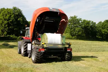 IBIO+ mit perfektem, festem Rundballen in der Presskammer