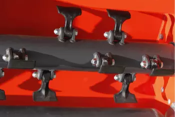 Eine ausgezeichnete Bodenanpassung dank der nahe am Rotor angebauten Stützwalze bei der Baureihe BE 10