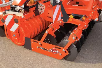 Das patentierte Koppelsystem ermöglicht einen schnellen An- und Abbau der VENTA oder SITERA Drillmaschine am CD 1000 Bodenbearbeitungsgerät.