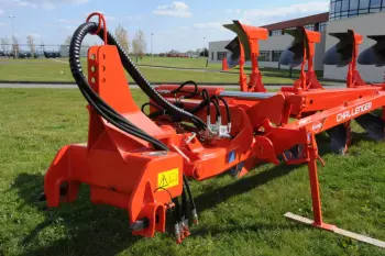 Der Pflugkopf verleiht dem CHALLENGER maximale Stabilität.