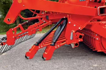 Schleppschare an den mechanischen Aufbaudrillmaschinen COMBILINER INTEGRA.