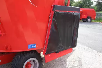 Auswürfe am KUHN-Futtermischwagen EUROMIX I: Futtervorlage in Rekordzeit!