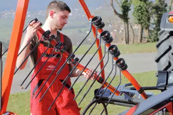 GA 4731 T: Legen Sie den Zinkenarm ganz einfach in die dafür vorgesehene Halterung ab