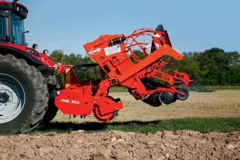 Die mechanische Aufbaudrillmaschine COMBILINER INTEGRA beim Transport