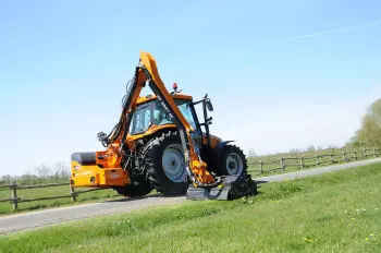 Vielseitig einsetzbar: Der KUHN-Böschungsmäher MULTI-LONGER GII