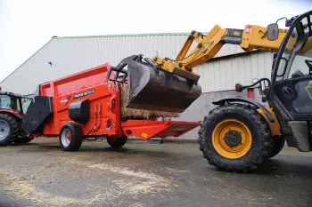 Hochleistungs-Einstreu- und Verteilgerät KUHN PRIMOR 15070 M
