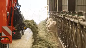 Hoher Durchsatz bei der Verteilung von Faserrationen mit dem patentierten C-DRIVE-Schieber