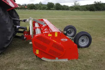 Drei großdimensionierte Querträger am Mulchgerät RM 320, die größten Beanspruchungen standhalten