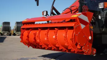 Die 2,00 m breite Ladefräse der SPV Power-Intense einer Leistung von 120 PS verfügt über eine "Überleistungs"-Funktion.