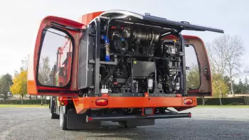 Der Motorraum der SPW Intense ist gut zugänglich, was die Wartung vereinfacht.