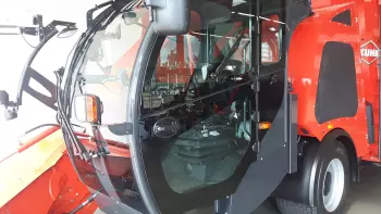 La cabine VISIOSPACE équipe de série les modèles SPW Power pour une visibilité et un total confort de conduite.