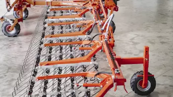 Foto der Tasträder (vorne/hinten) des Hackstriegels TINELINER