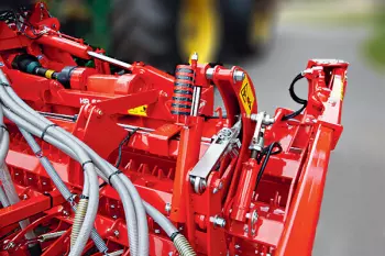 Hydraulische Einstellung der Sätiefe, des Schardrucks und hydraulische Hubvorrichtung für die Säschiene der VENTA CSC 6000