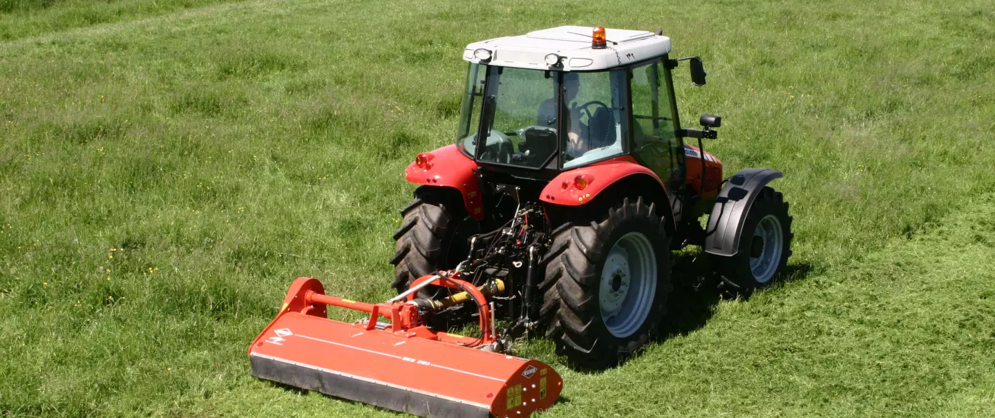 BKE 250 - das Mulchgerät für die Landschaftspflege bei der Arbeit.