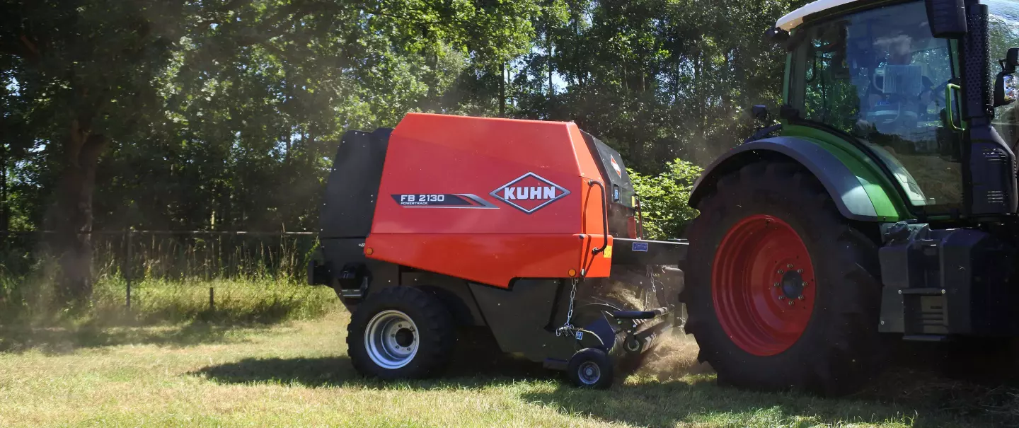 KUHN FB 2130 Festkammerpresse im Einsatz