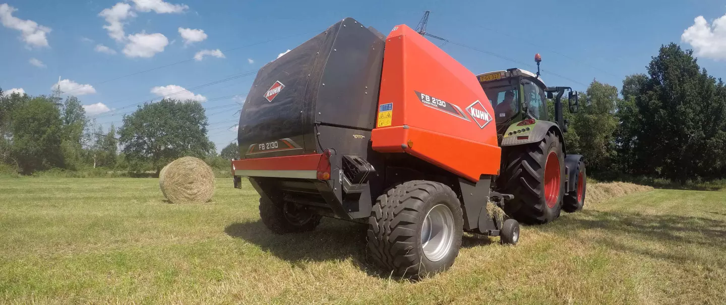 KUHN FB 2130 beim Pressen