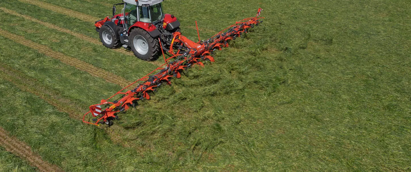 GF 13003 beim Einsatz in einem Feld