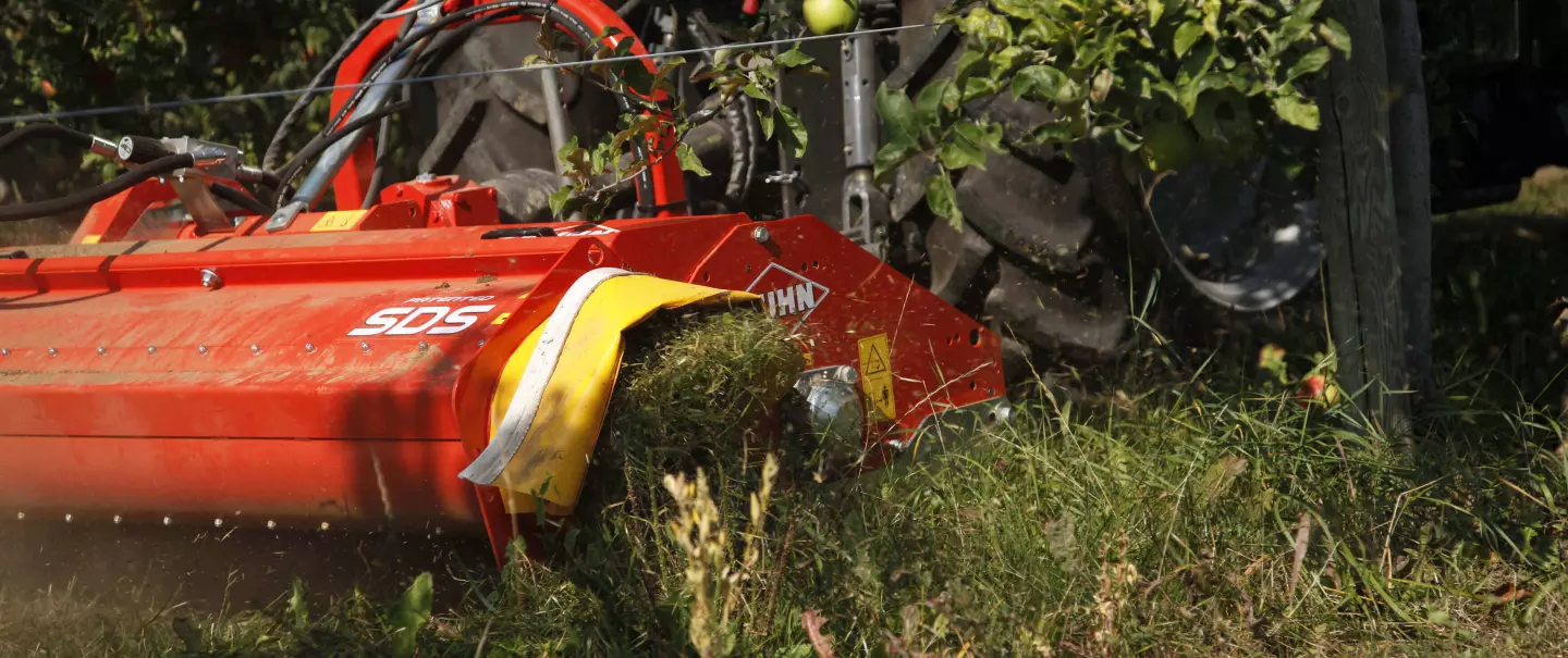 Das Mulchgerät SDS mit einseitiger Ablage im Einsatz