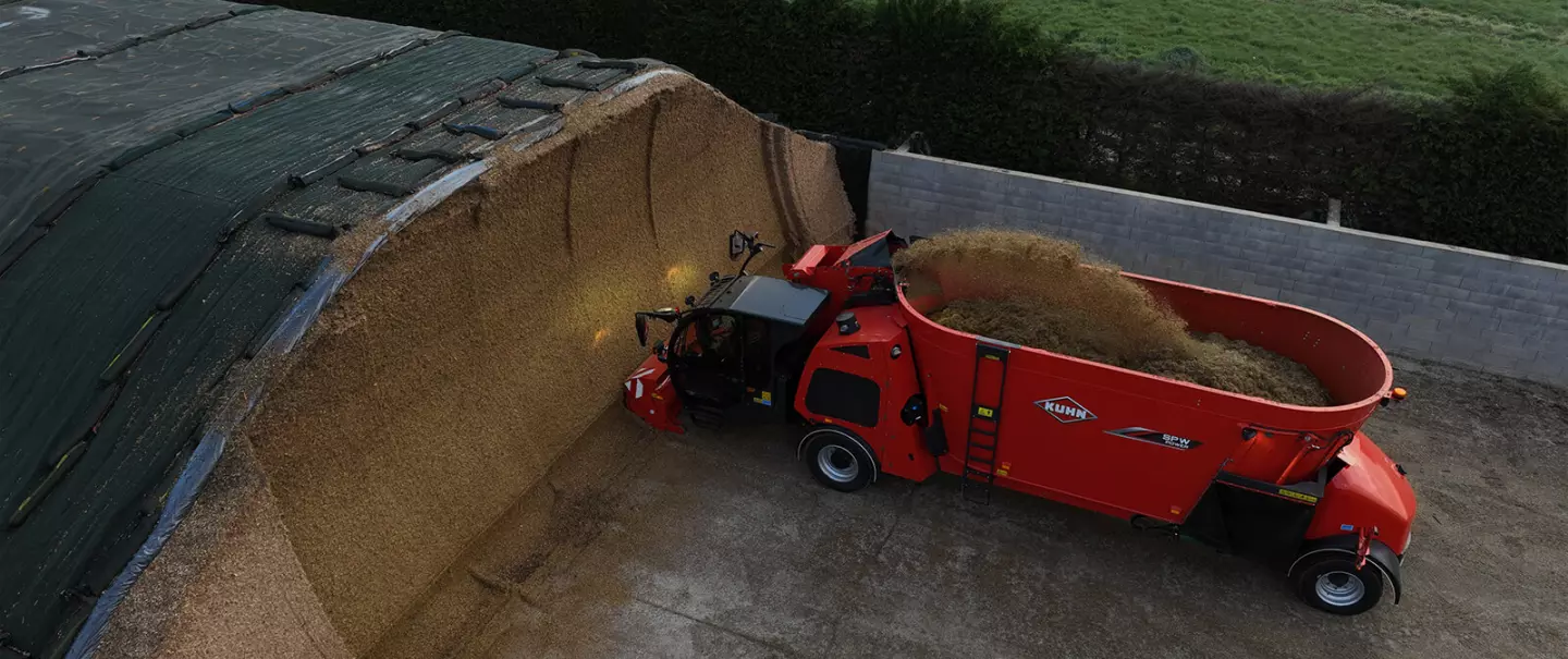 SPW Power au chargement d'ensilage de maïs