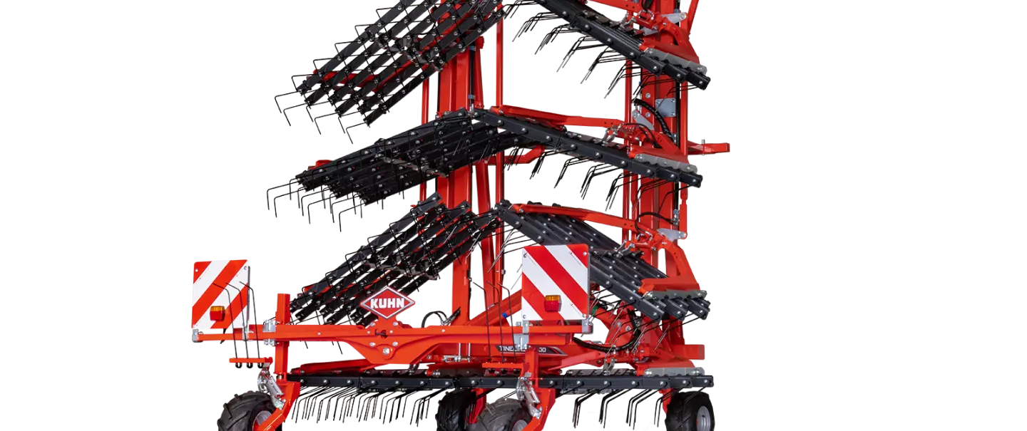 Foto des Hackstriegels TINELINER in einem Gerstenfeld