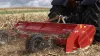 RM 320 Mulchgerät bei der Arbeit auf einem Getreidefeld